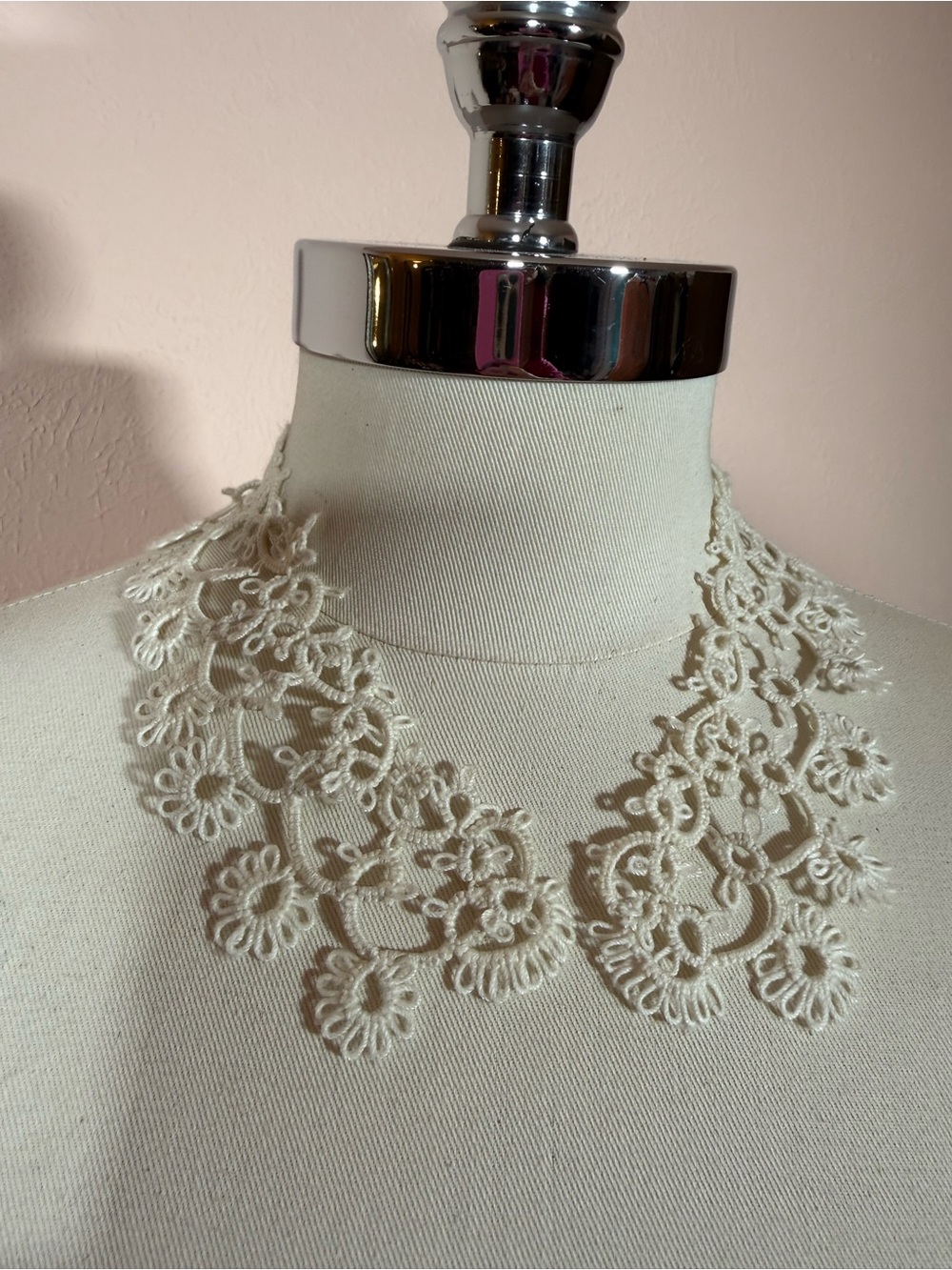 Victorian handmade pure white floral lace Peter Pan collar necklace  18 inches